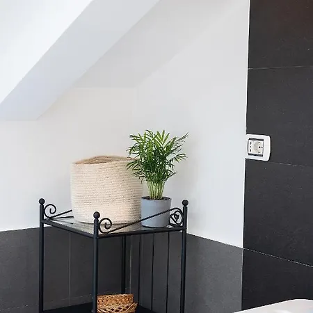 La Chiara - Mansarda In Via Duomo Apartament Neapol